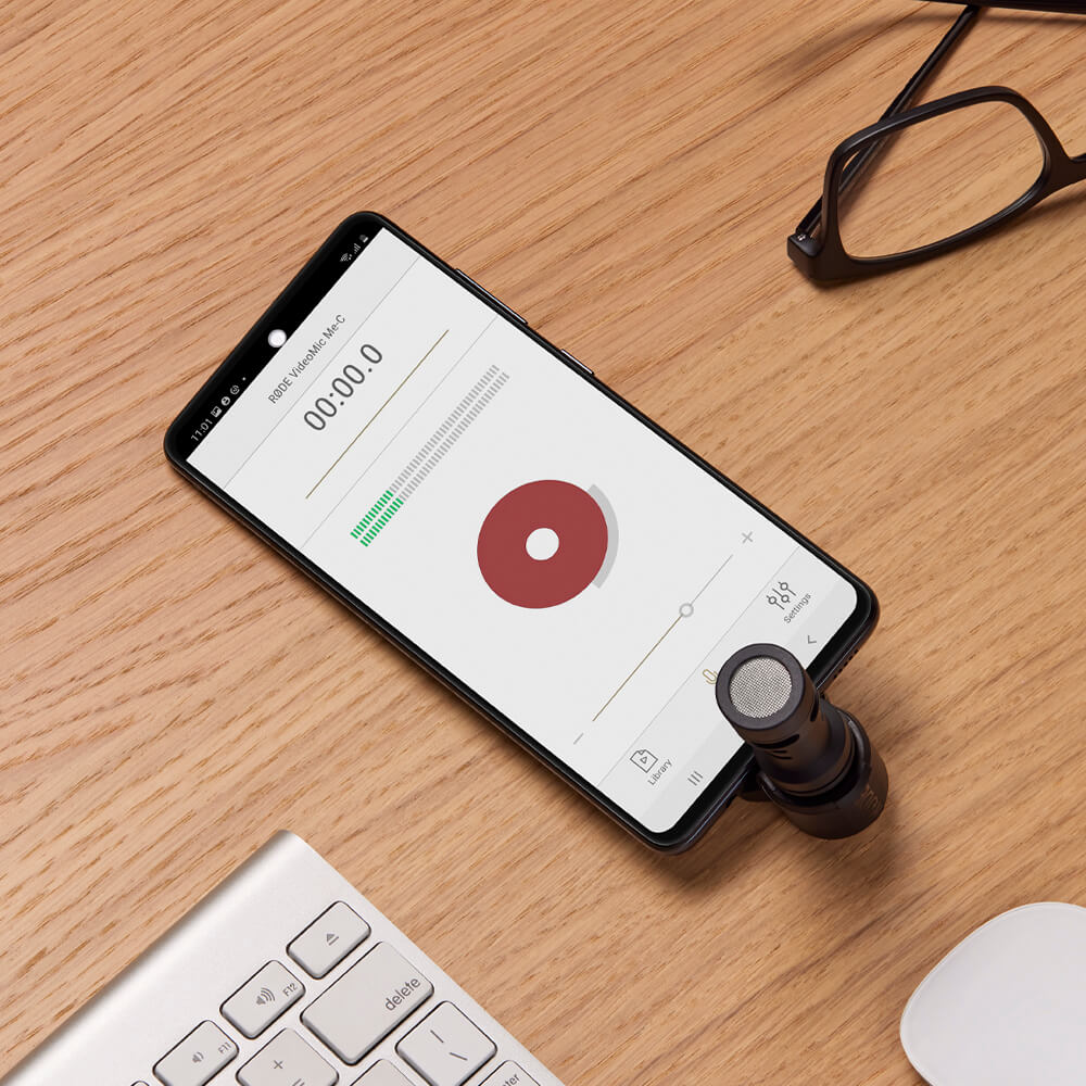 VideoMic Me-C connected to Android phone with Reporter App open