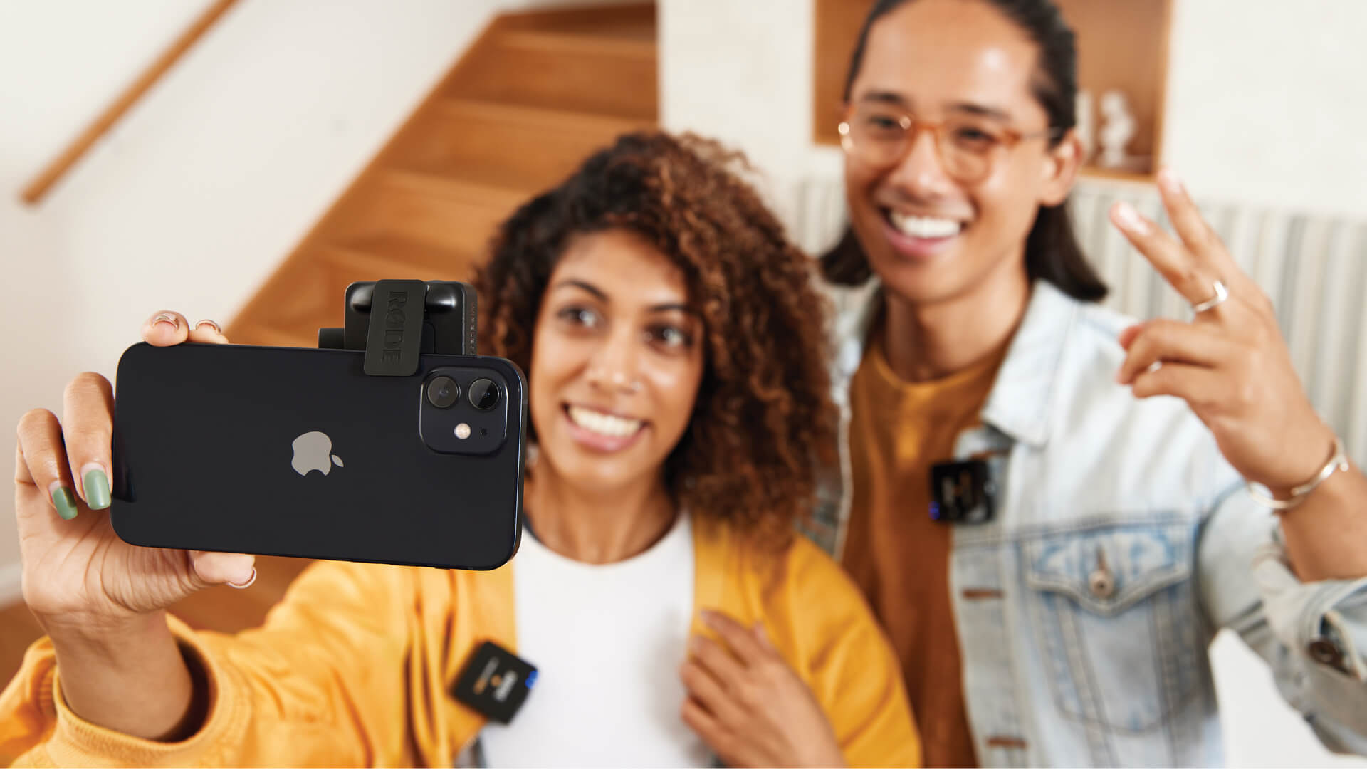 Couple vlogging with Wireless GO II